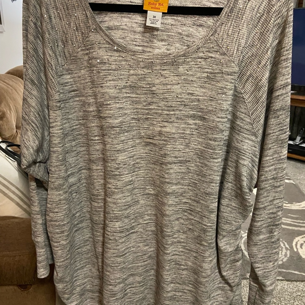 Gray long sleeved top
